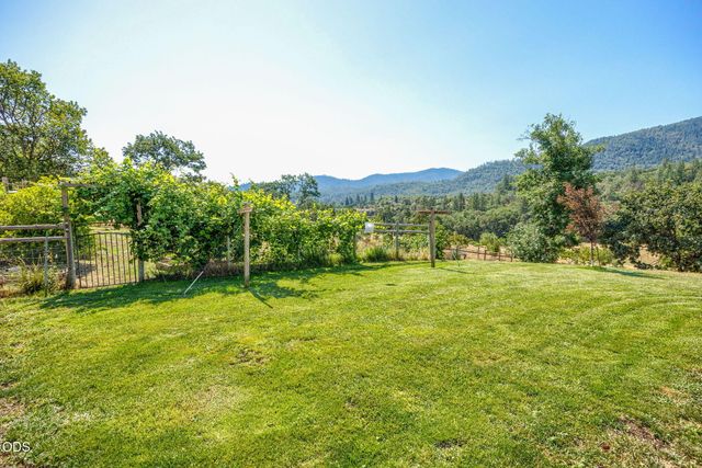 4337 Pioneer Road, Medford, OR 97501