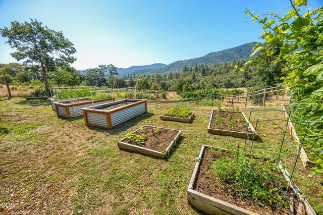 4337 Pioneer Road, Medford, OR 97501
