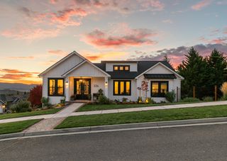 326 Mary Bee Lane, Medford, OR 97504