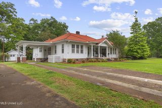 369 E Peace Street, Canton, MS 39046