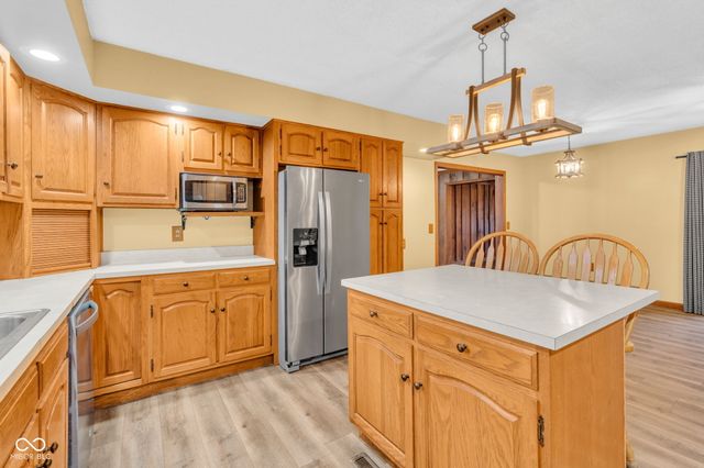 684 E Bonebrake Road, Veedersburg, IN 47987