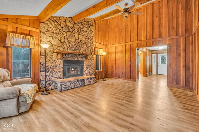 684 E Bonebrake Road, Veedersburg, IN 47987