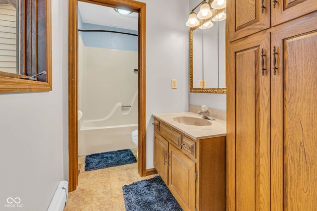 684 E Bonebrake Road, Veedersburg, IN 47987