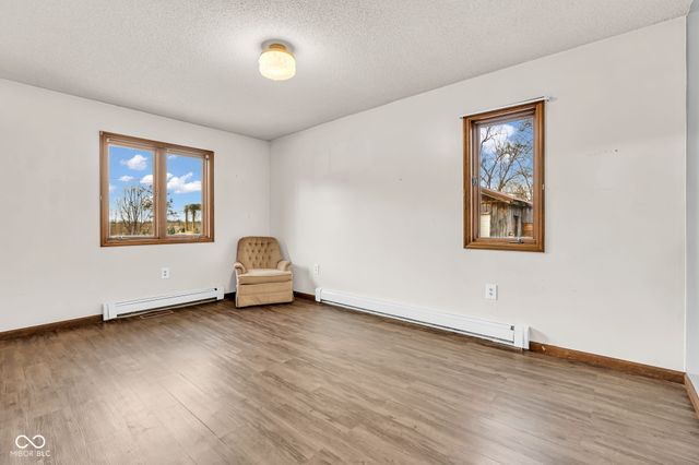 684 E Bonebrake Road, Veedersburg, IN 47987