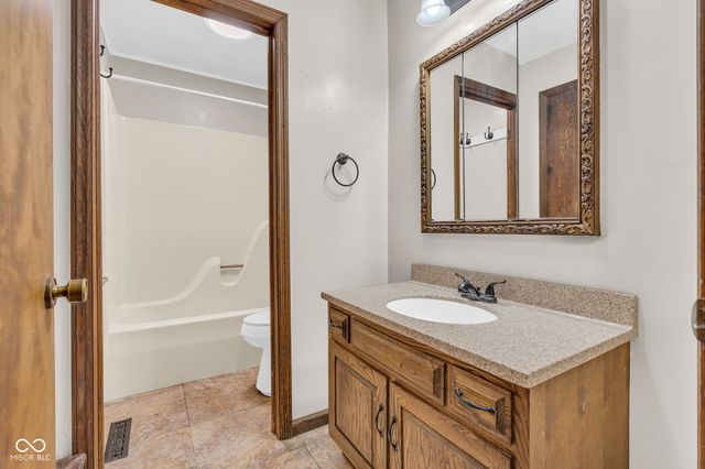 684 E Bonebrake Road, Veedersburg, IN 47987