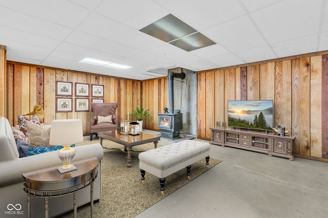 684 E Bonebrake Road, Veedersburg, IN 47987