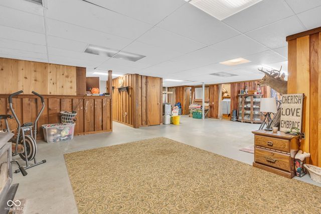 684 E Bonebrake Road, Veedersburg, IN 47987