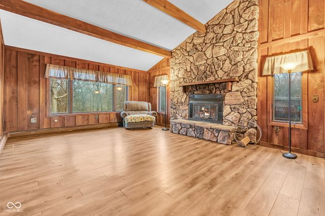 684 E Bonebrake Road, Veedersburg, IN 47987