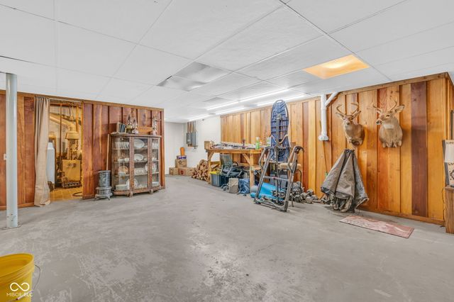 684 E Bonebrake Road, Veedersburg, IN 47987