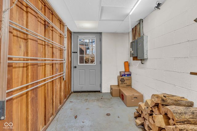 684 E Bonebrake Road, Veedersburg, IN 47987