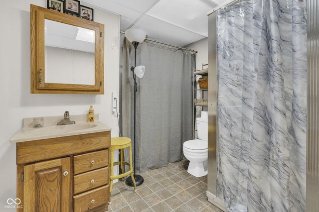 684 E Bonebrake Road, Veedersburg, IN 47987