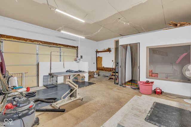 684 E Bonebrake Road, Veedersburg, IN 47987