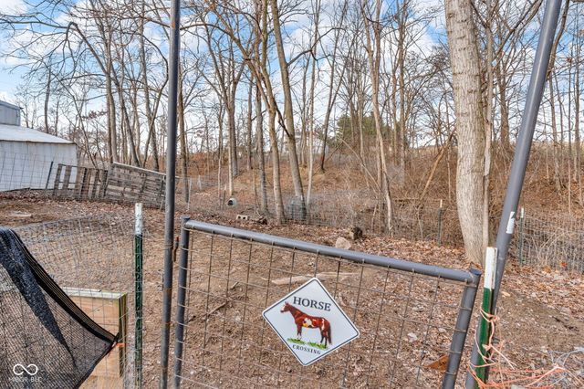 684 E Bonebrake Road, Veedersburg, IN 47987