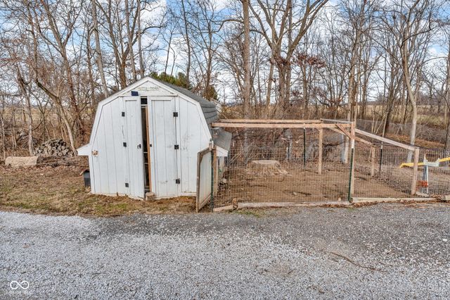 684 E Bonebrake Road, Veedersburg, IN 47987