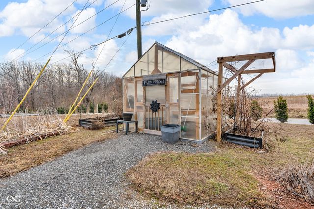 684 E Bonebrake Road, Veedersburg, IN 47987