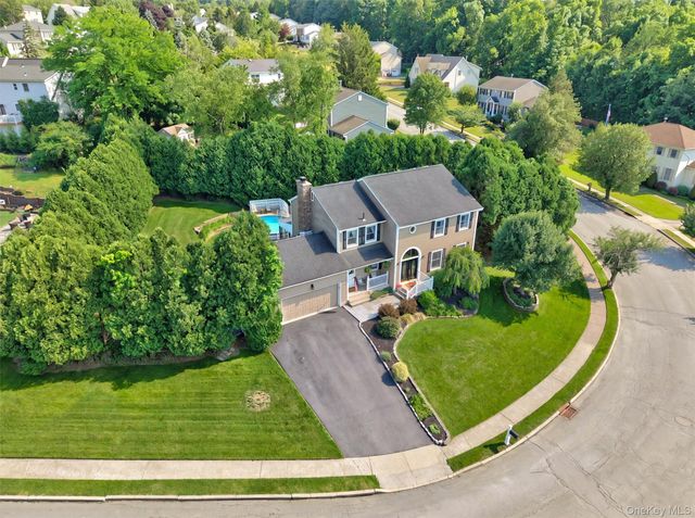 17 Kenilworth Lane, Warwick, NY 10990