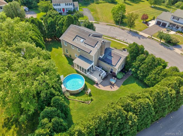 17 Kenilworth Lane, Warwick, NY 10990