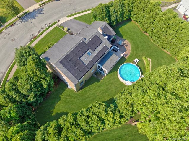 17 Kenilworth Lane, Warwick, NY 10990