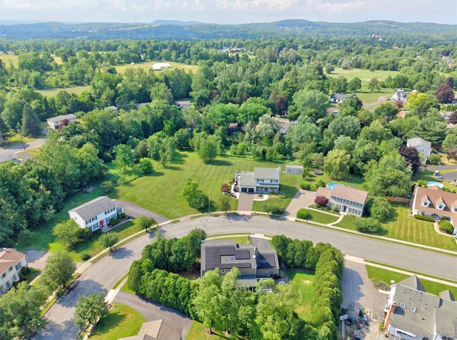 17 Kenilworth Lane, Warwick, NY 10990