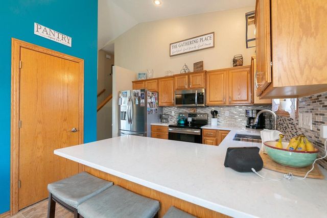 2530 GRASSY LANE, Neenah, WI 54956