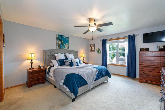 2530 GRASSY LANE, Neenah, WI 54956