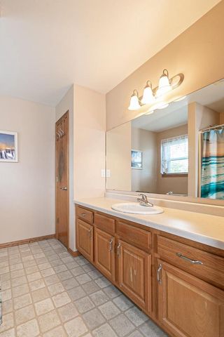 2530 GRASSY LANE, Neenah, WI 54956