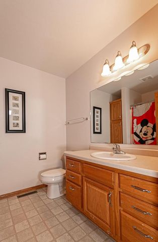 2530 GRASSY LANE, Neenah, WI 54956
