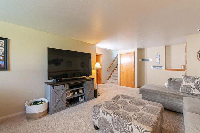 2530 GRASSY LANE, Neenah, WI 54956