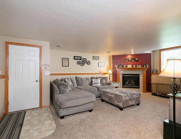 2530 GRASSY LANE, Neenah, WI 54956