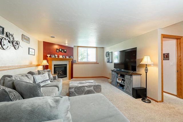 2530 GRASSY LANE, Neenah, WI 54956