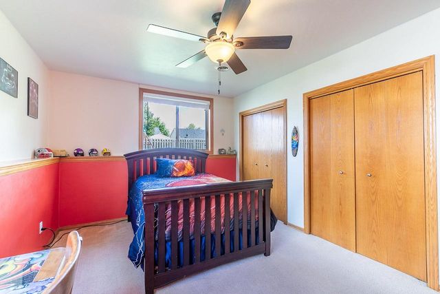 2530 GRASSY LANE, Neenah, WI 54956