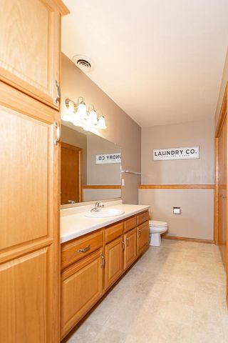 2530 GRASSY LANE, Neenah, WI 54956