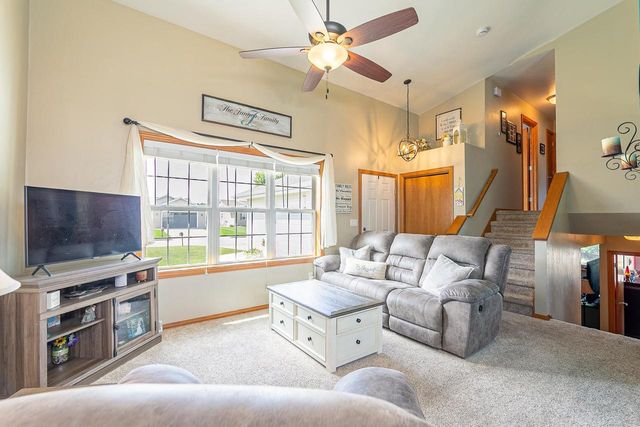 2530 GRASSY LANE, Neenah, WI 54956