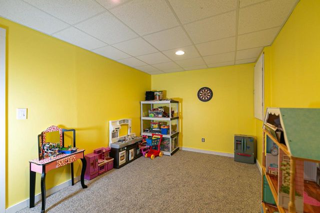 2530 GRASSY LANE, Neenah, WI 54956