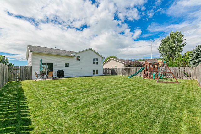 2530 GRASSY LANE, Neenah, WI 54956