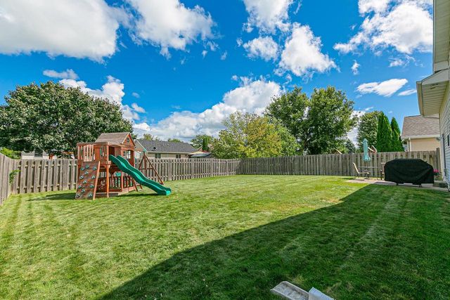 2530 GRASSY LANE, Neenah, WI 54956