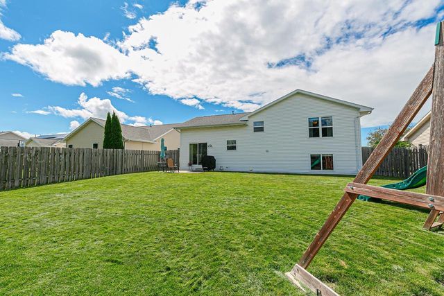 2530 GRASSY LANE, Neenah, WI 54956