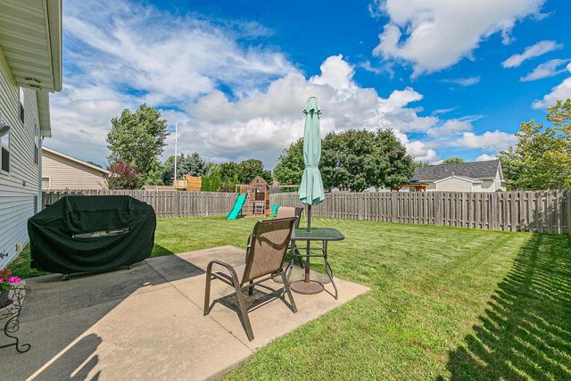 2530 GRASSY LANE, Neenah, WI 54956