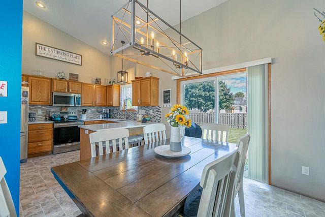 2530 GRASSY LANE, Neenah, WI 54956