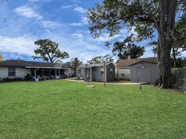 1226 Stonecrest, Houston, TX 77018