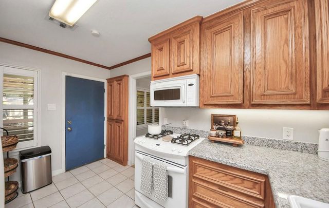 1226 Stonecrest, Houston, TX 77018