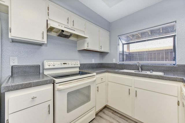 7975 Arcade Lake Ln, Citrus Heights, CA 95610