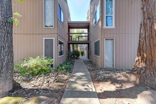 7975 Arcade Lake Ln, Citrus Heights, CA 95610