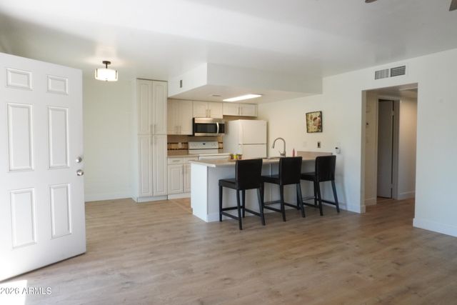 8558 E PORTLAND Street, Scottsdale, AZ 85257