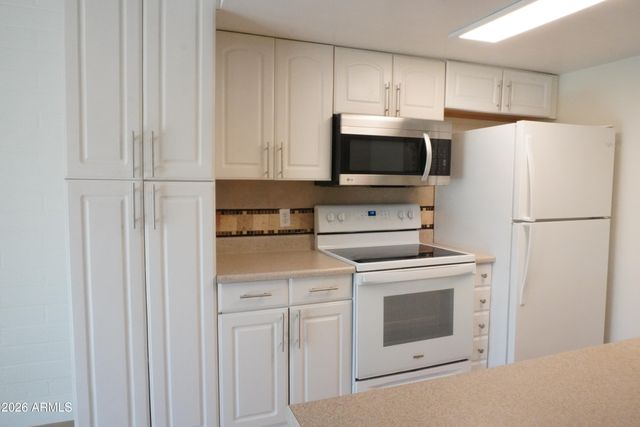 8558 E PORTLAND Street, Scottsdale, AZ 85257