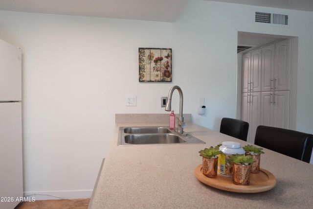 8558 E PORTLAND Street, Scottsdale, AZ 85257