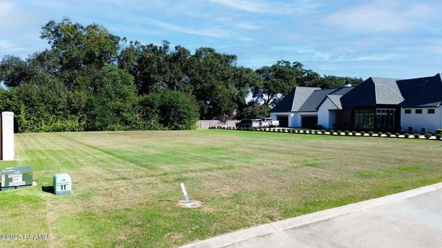 201 Alsway Lane, Broussard, LA 70518