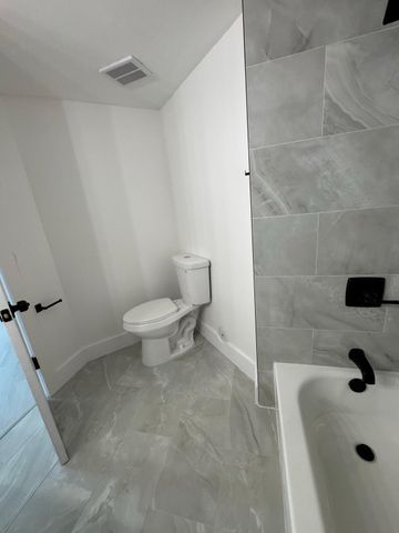 10229 NW 9th Street Circle 103, Miami, FL 33172