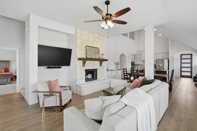 8232 Manx Point, Godley, TX 76044