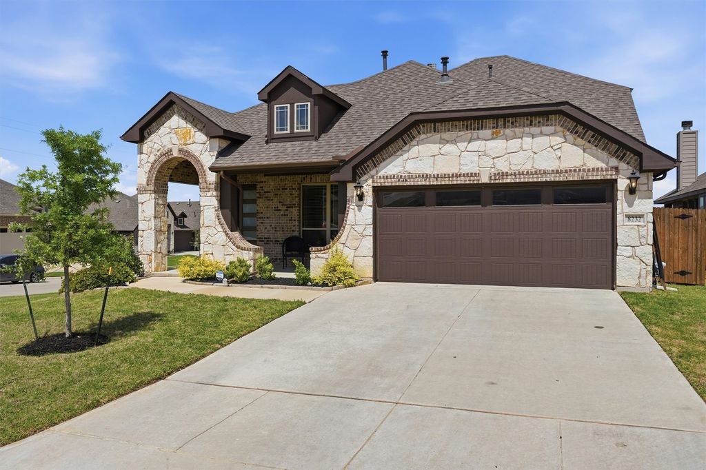 8232 Manx Point, Godley, TX 76044